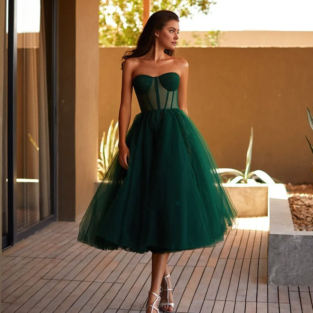 Короткое ТРАПЕЦИЕВИДНОЕ платье для выпускного вечера без бретелек из тюля