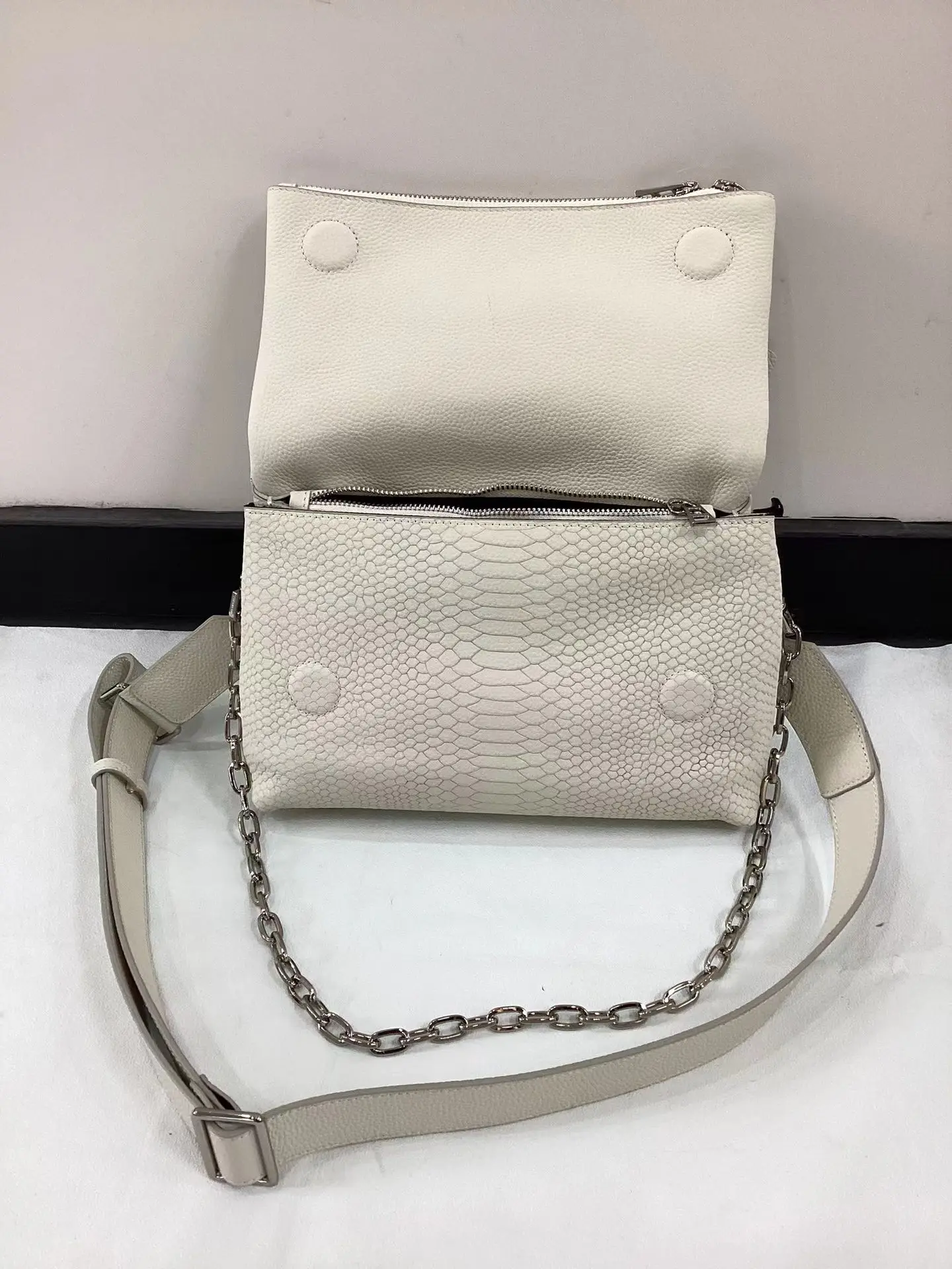 

2023 New Genuine Leather Messenger Bag Three Piece Crocodile Pattern Women Embossed Shoulder Bag