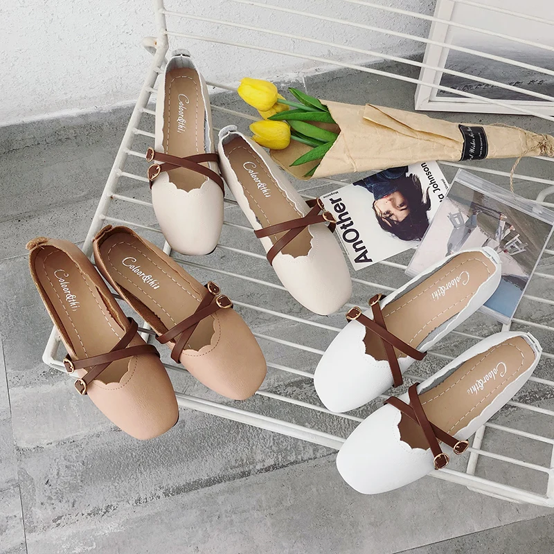 

Кроссовки женские с квадратным носком, на шнуровке, из ПВХ