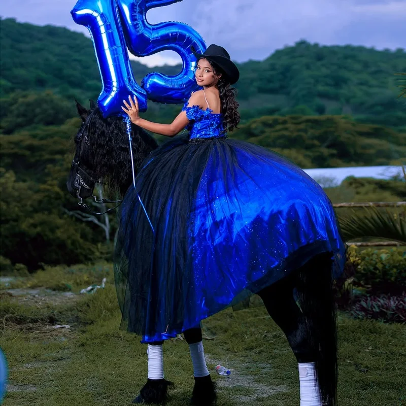 Фото Блестящее королевское синее платье Quinceanera, кружевное блестящее цветочное платье с кристаллами и длинным хвостом, платья de 15, Quinceanera ﻿ Индивидуальный №5