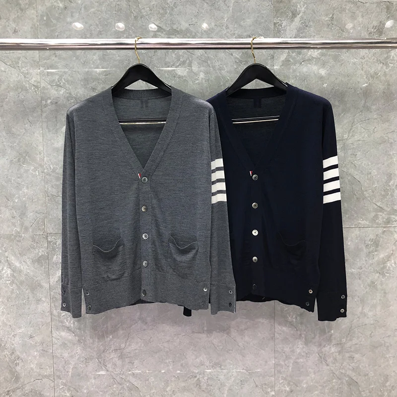 

Fashion TB THOM Sweater Brand Yangtze Sand Meterial Tops 4-Bar V-Neck Cardigan Sweaters Male Casual Loose Men's Coat