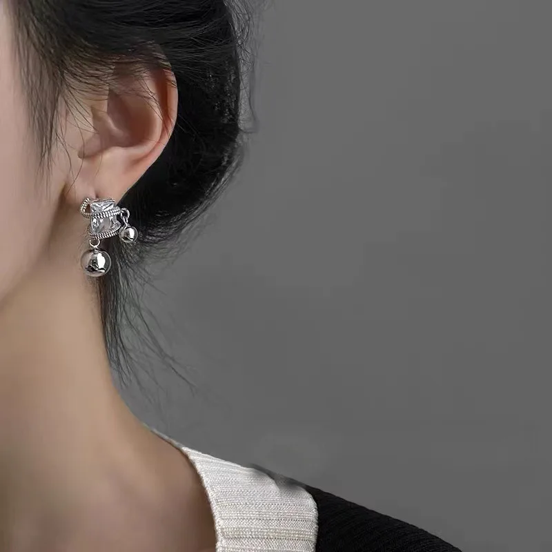 

So.fine Jewelry Surrounded by crystal and gemstone earrings, simple, cool and versatile high-grade light and luxurious earrings