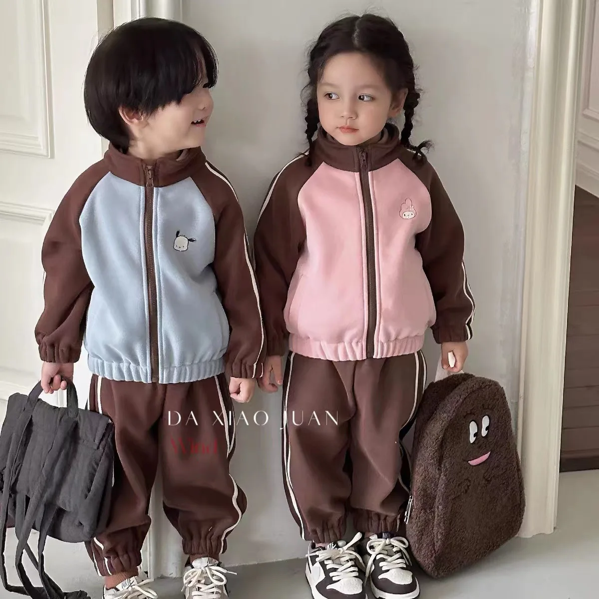 

Повседневное кавайное Детское пальто Sanrio Kuromi My Melody, осеннее пальто с аниме почтовым принтом, новинка, пальто на молнии с длинным рукавом и мультяшным принтом