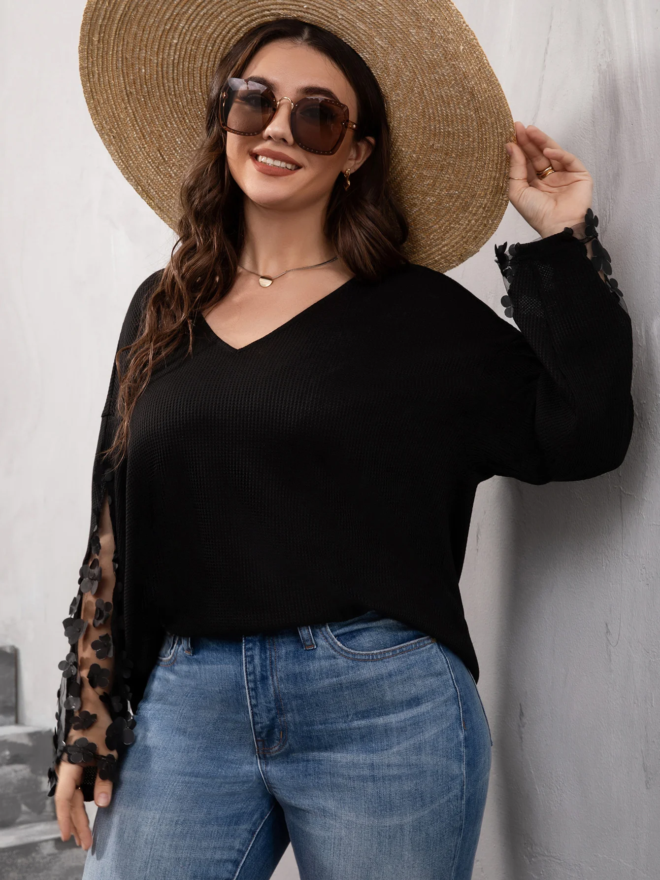 

Women's Plus Size T-shirt Casual Long-sleeved V-neck Mesh Splicing Sleeve Applique Blouse Large Size Solid Color Pullover Tops