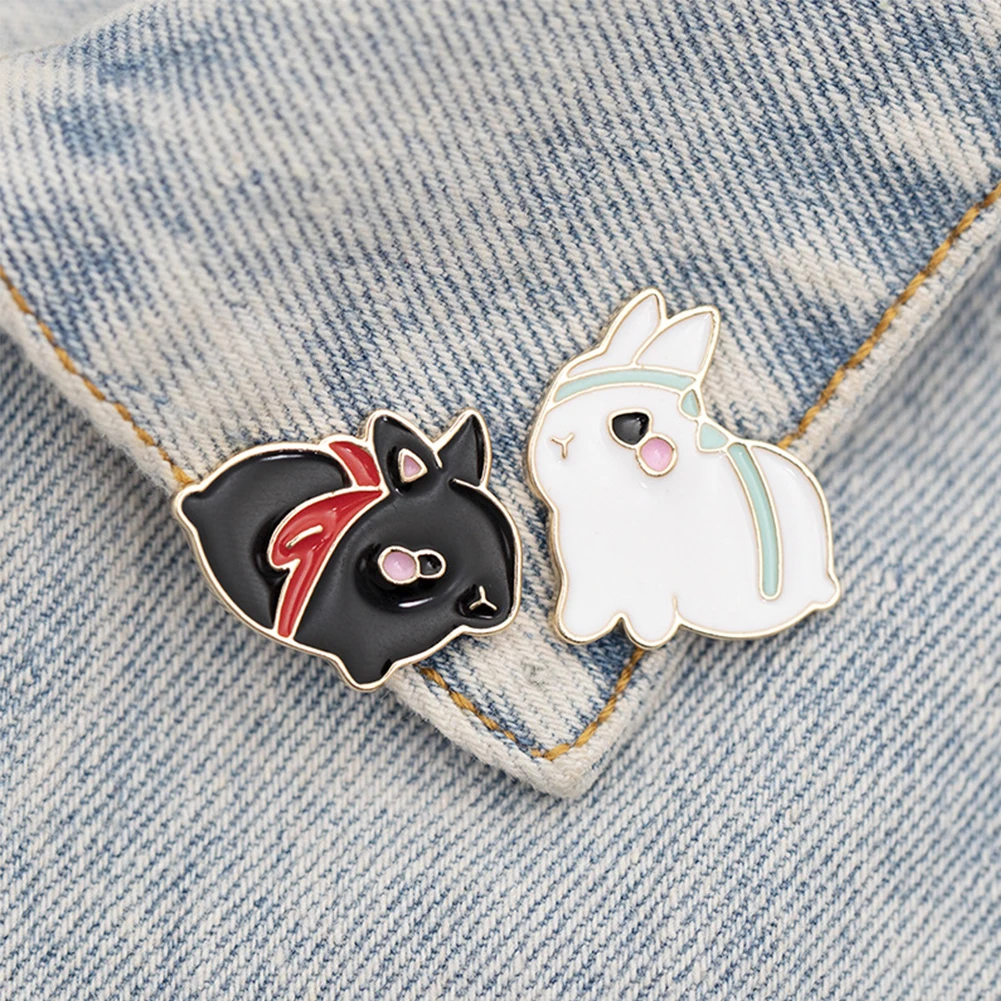 

Cute Fat Rabbit Enamel Lapel Pins Couples White Black Bunny Brooches Cartoon Animal Badge Backpack Jewelry Gift for Kids Friends