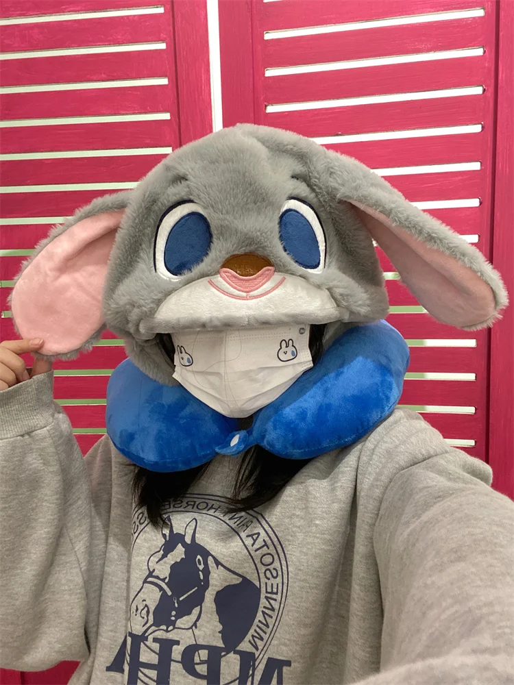 Подушка для шеи с капюшоном мультяшным рисунком