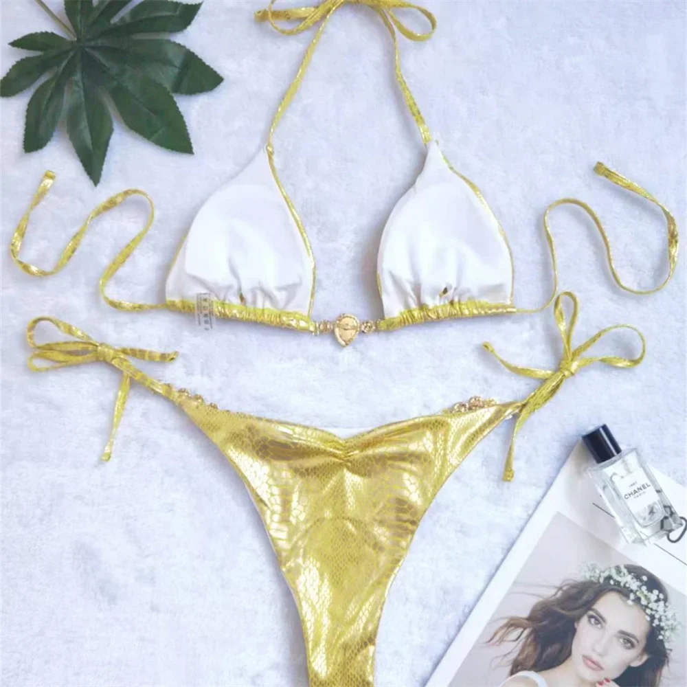 Купальник-бикини с золотым змеиным принтом 2024