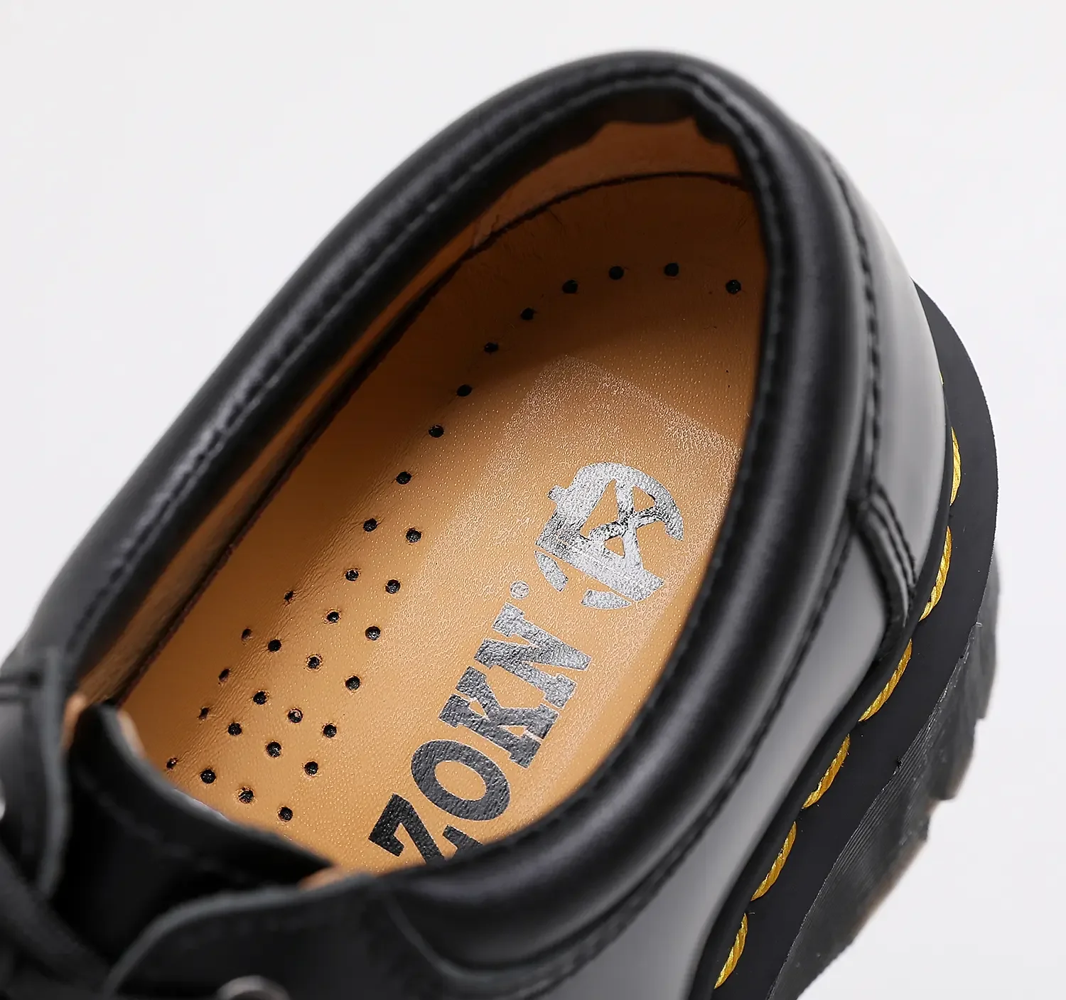 Thick soled 5-hole punk Martin shoes women's low top leather British round head leisure students' muffin soled short boots women