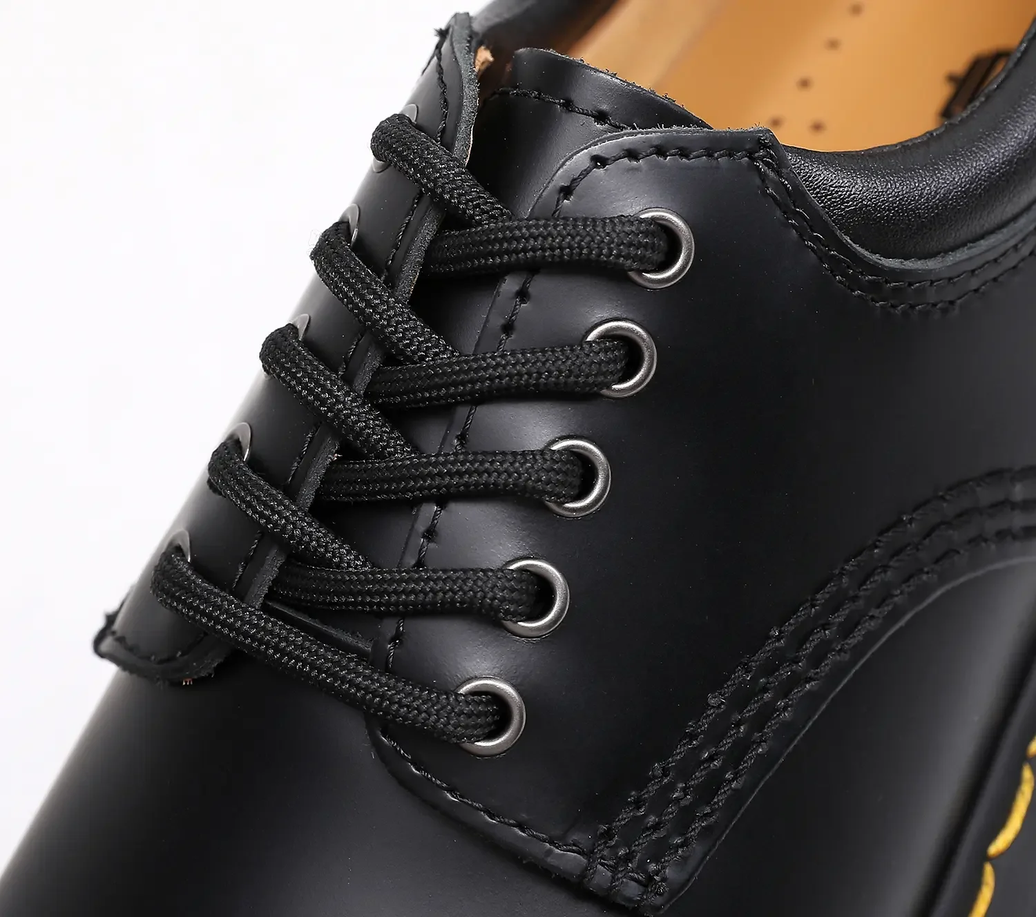 Thick soled 5-hole punk Martin shoes women's low top leather British round head leisure students' muffin soled short boots women