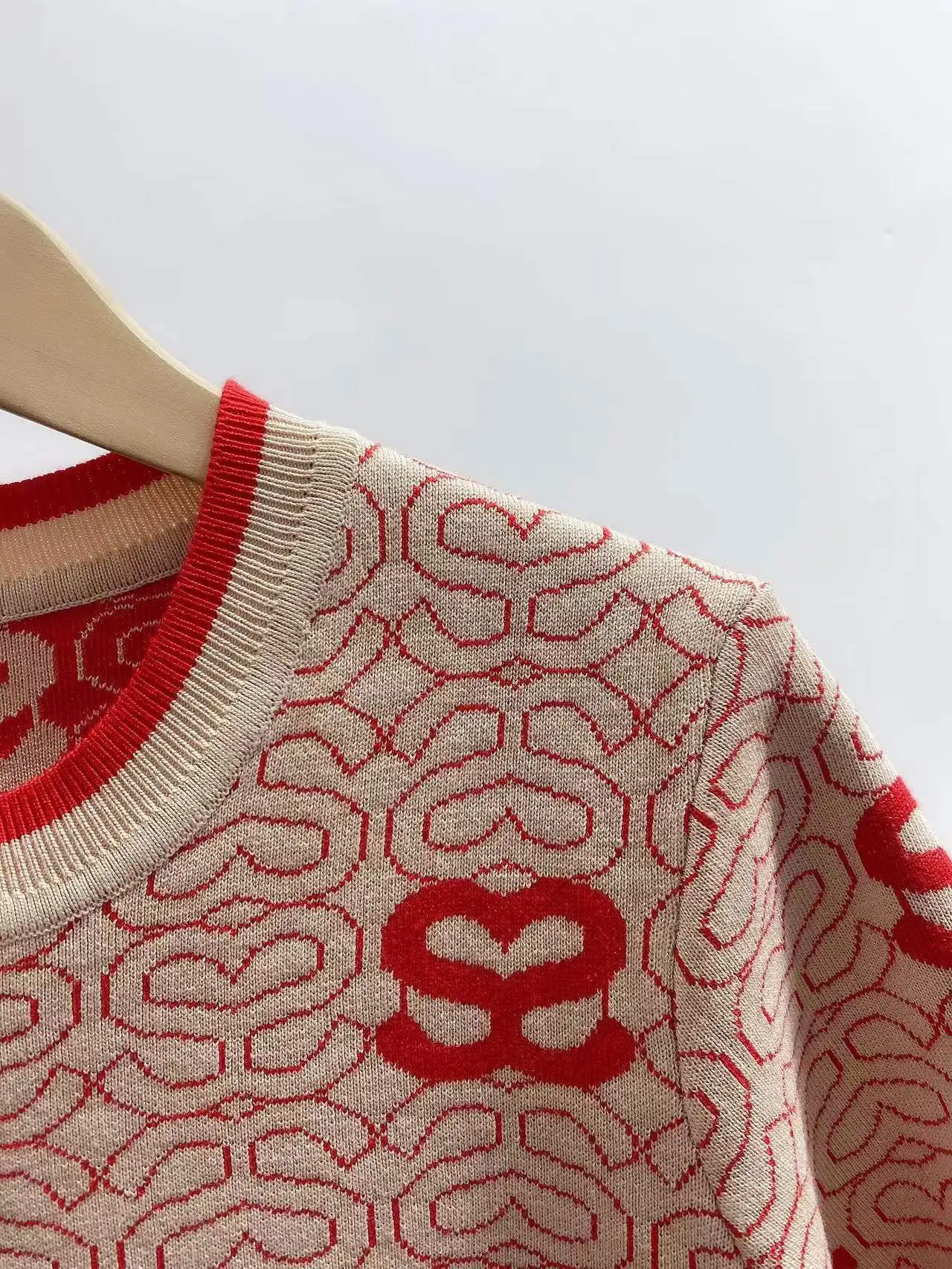 

Женский винтажный жаккардовый пуловер с круглым вырезом и коротким рукавом