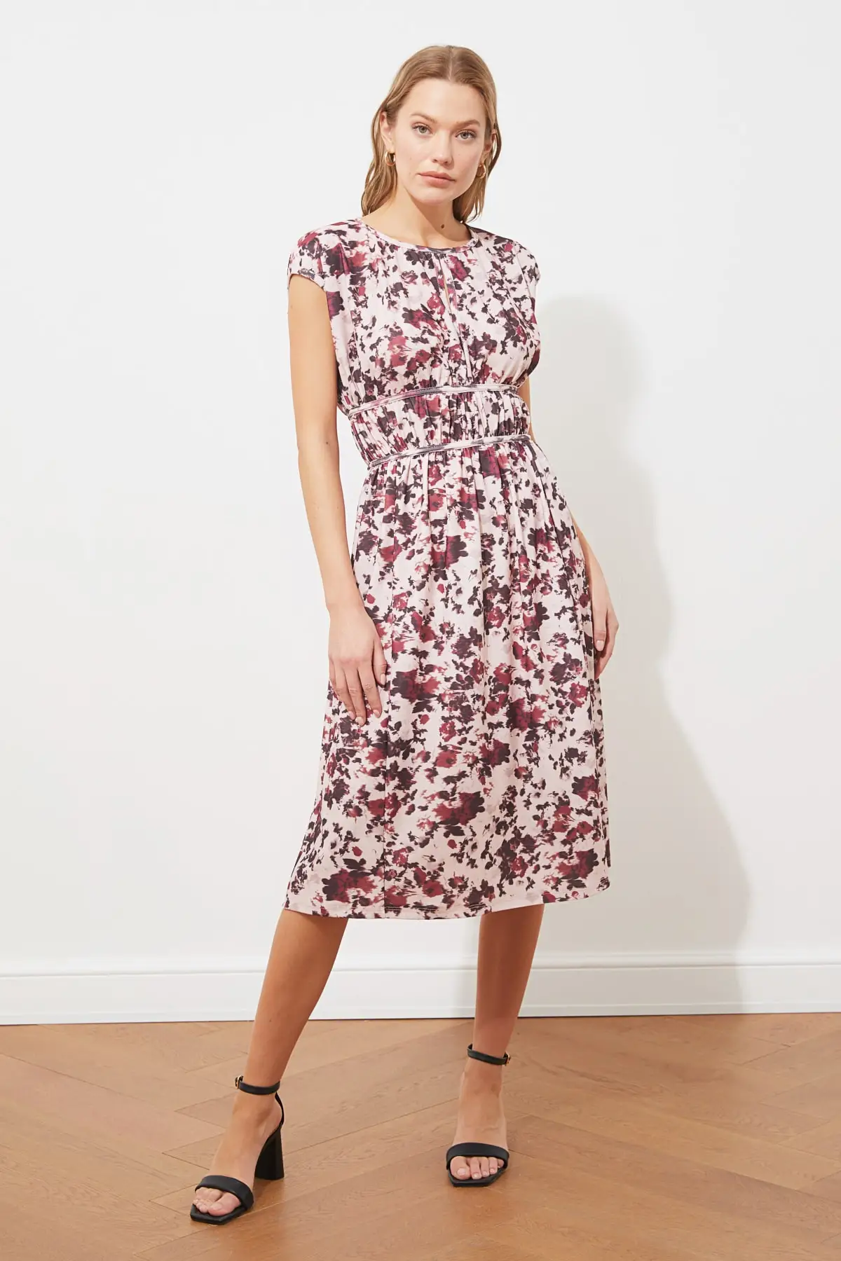 

Trendyol Detail at Waist Knit Dress TWOSS21EL3932