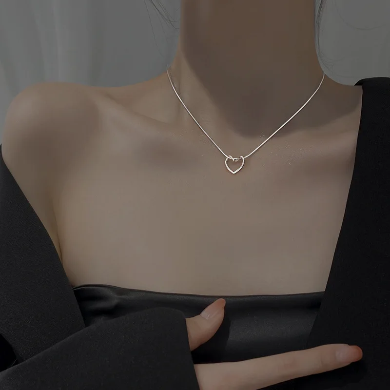 

New Fashion Trend Unique Design Simple Exquisite Hollow Love Pendant Clavicle Necklace Women's Jewelry Party Christmas Gift