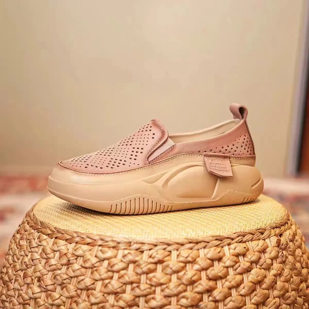 Женская обувь туфли на плоской подошве с круглым носком и мягкой подошвой для