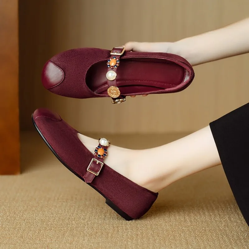 Женские туфли на плоской подошве осенние новые с круглым носком и неглубоким