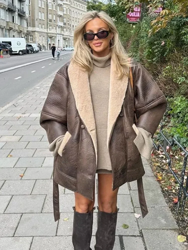 Женская двубортная куртка из овечьей шерсти с большими лацканами