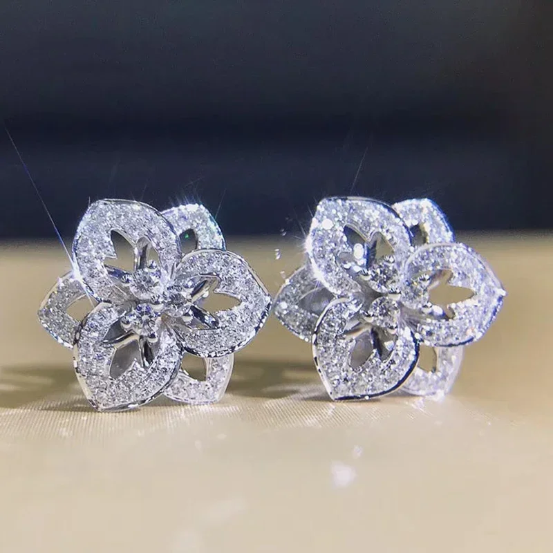 Женские серьги-гвоздики в форме цветка