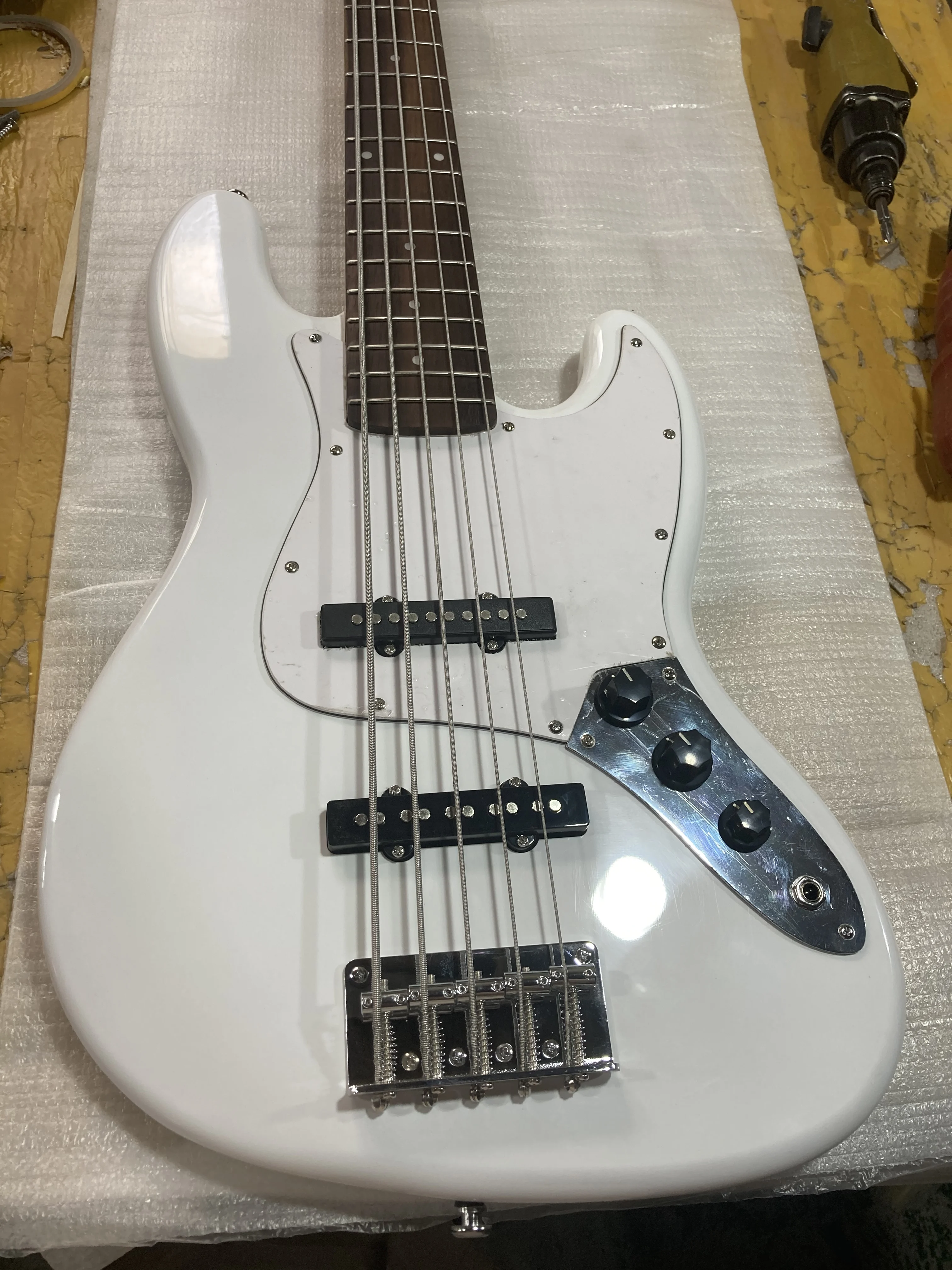 

White 5 Strings Bass Electric Guitar Basswood Body Chrome Hardware Glossy Finish Free Delivery