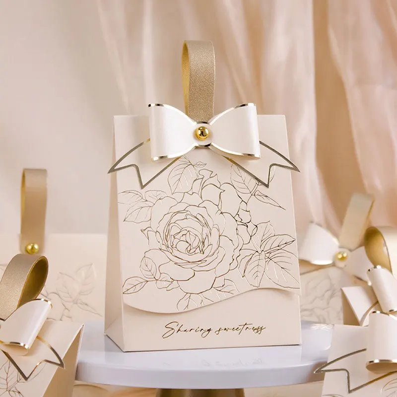 

Картонные подарочные коробочки бежевого цвета