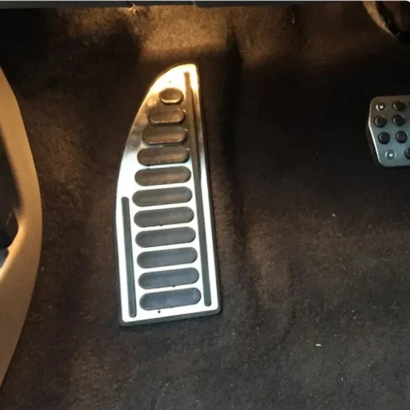 Фото Накладки на педали для Ford Focus, Fiesta, Mondeo, Escape, S-Max, C-Max; накладки на педали для Jeep Compass; накладки на подставки для ног. №3