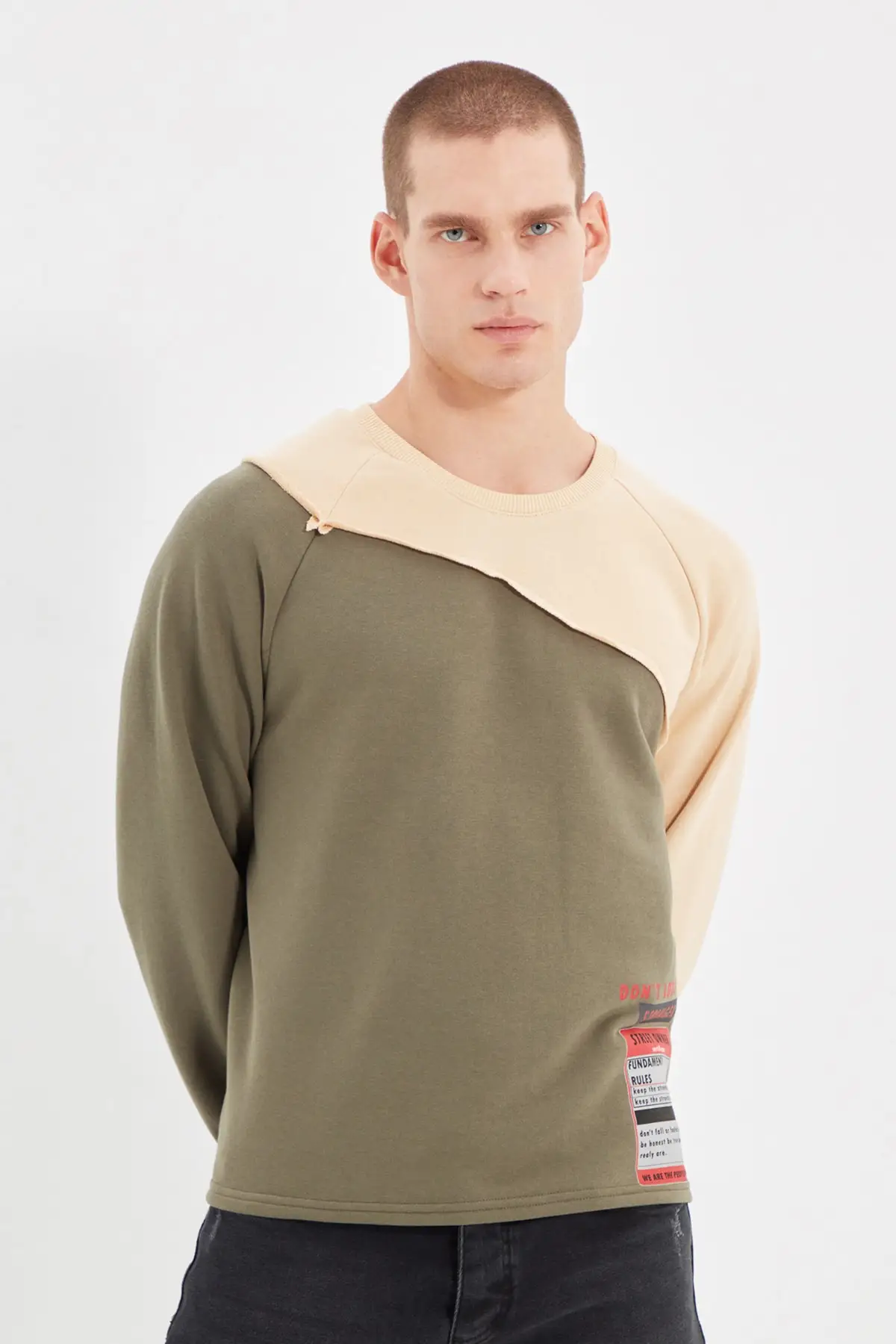 

Trendyol Men 'S Regular Fit Long Sleeve Cycling Lapel Paneled Sweatshirt TMNAW22SW1137