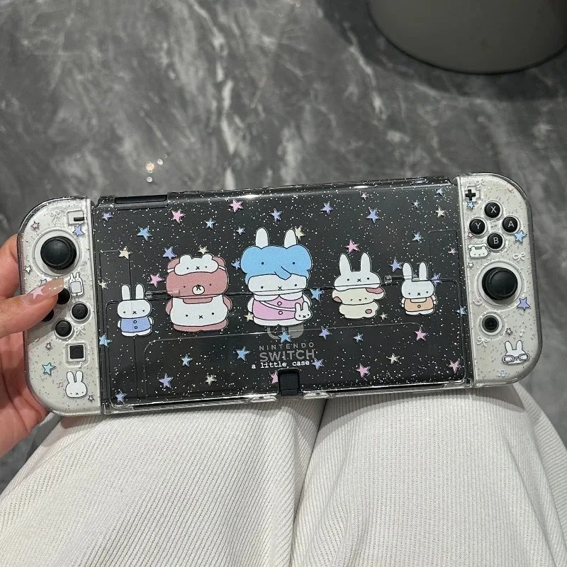 Фото Популярный чехол Miffy для консоли Switch 2, блестящий акриловый жесткий корпус с мягкой накладкой, раздельный дизайн, ударопрочный защитный чехол с изображением персонажа. №3