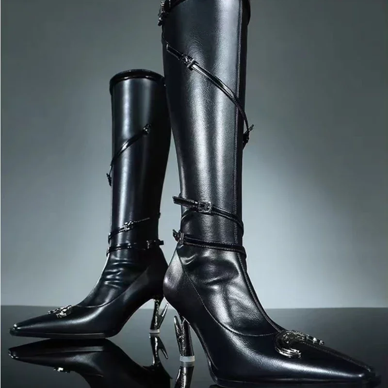 Женские сапоги до колена с острым носком