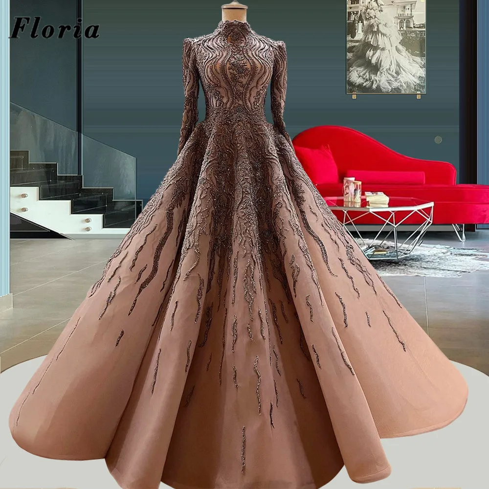 

Женское вечернее платье с кристаллами, расшитое бисером