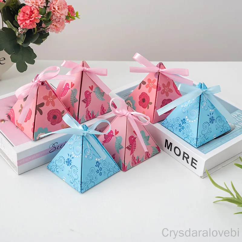 

50/30pcs New Wedding Candy Box with Ribbon Tanabata Valentine's Day Romantic Gift Triangular Snack Biscuit Candy Box