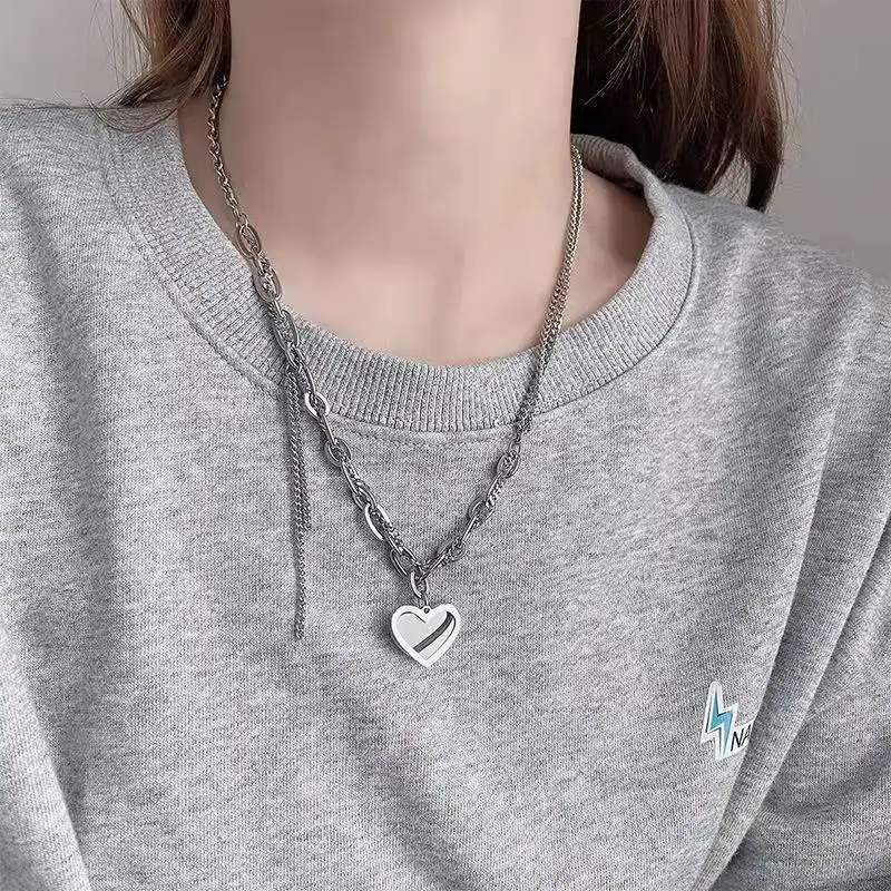 

Love necklace female double layer chain layered hip-hop autumn and winter niche 2022 new design sense sweater accessories