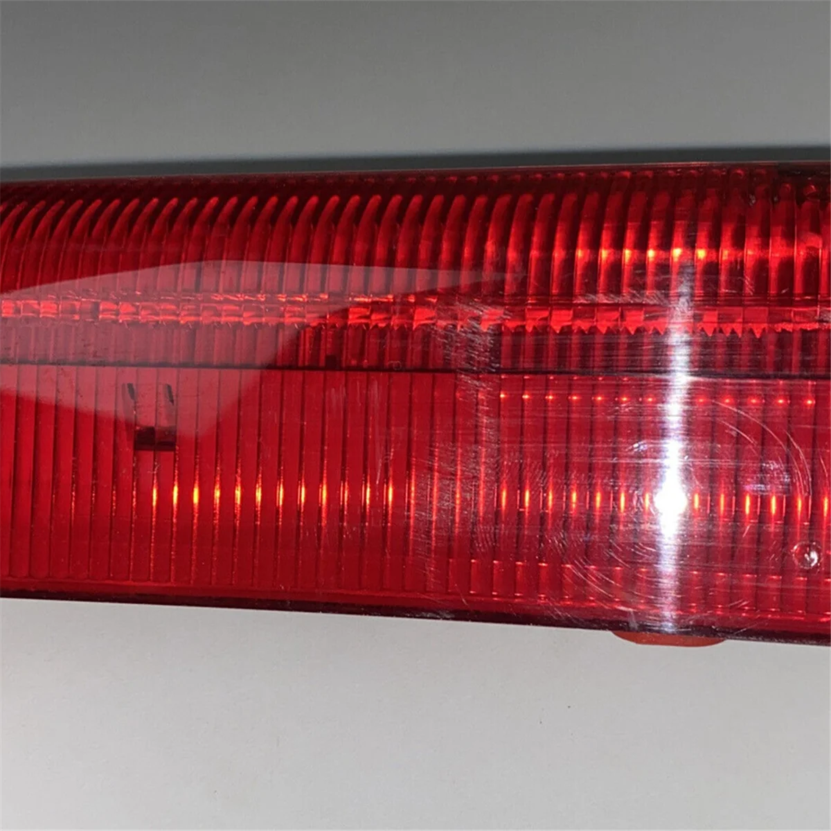 Задний третья Тормозная фонарь Φ лампа 8A6113A613CC для хэтчбека Ford Fiesta 8A61-13A613-BC