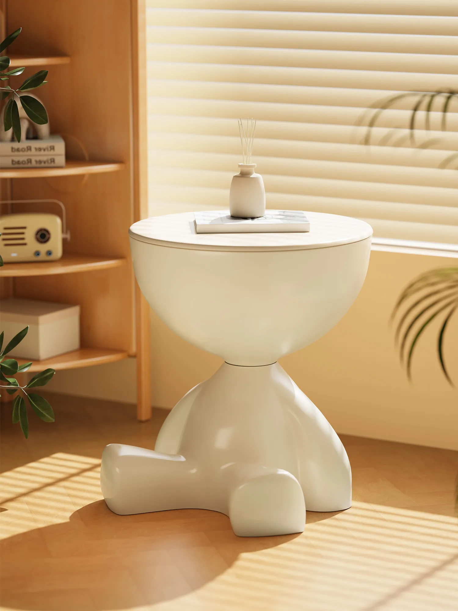 Кремовый столик в скандинавском стиле