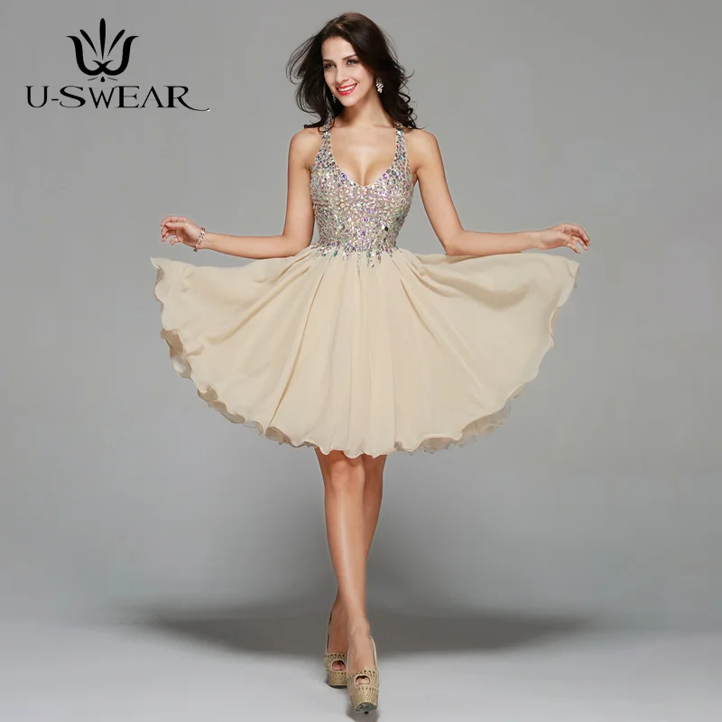 Вечернее платье цвета шампанского с глубоким V-образным вырезом без рукавов |