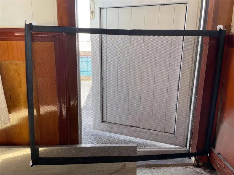 

2022 Hot Dog Isolation Gate Dog Fence For Indoor Outdoor Pet Safety Portable Foldable Pet Quarantine Net Dog Safe Accessories