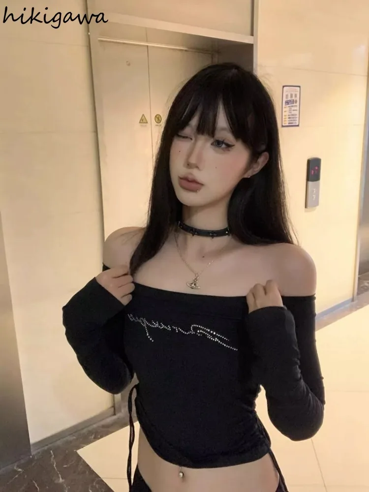 Женская футболка с вырезом лодочкой длинным рукавом и стразами