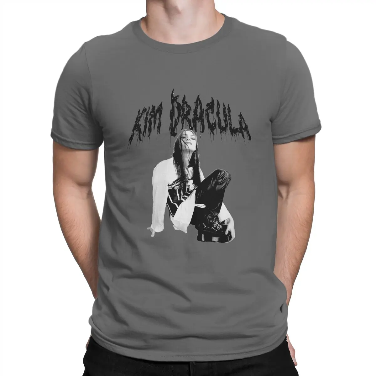 

Мужская футболка с коротким рукавом, круглым вырезом и надписью «Kim Dracula»