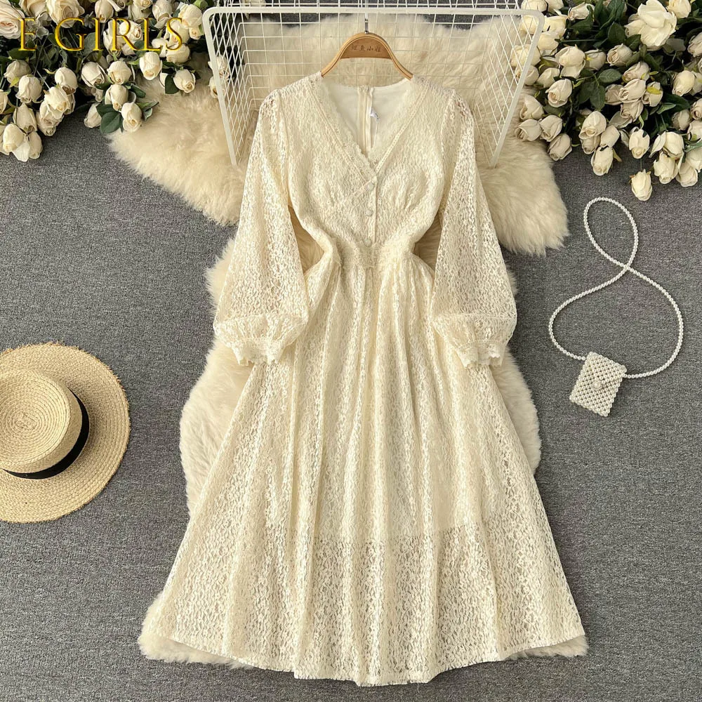 

Платье женское ТРАПЕЦИЕВИДНОЕ однобортное с V-образным вырезом и высокой талией