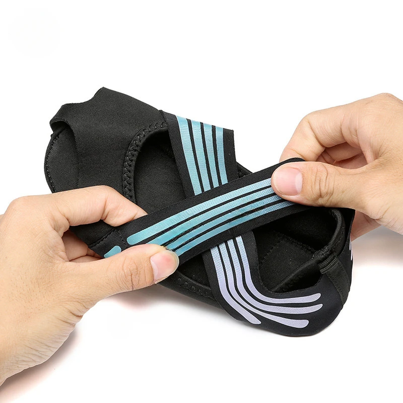 

Socks Cross Strap Soft Bottom Split Toe Socks Indoor Sports Pilates Non-slip Aerial Training Socks Yoga