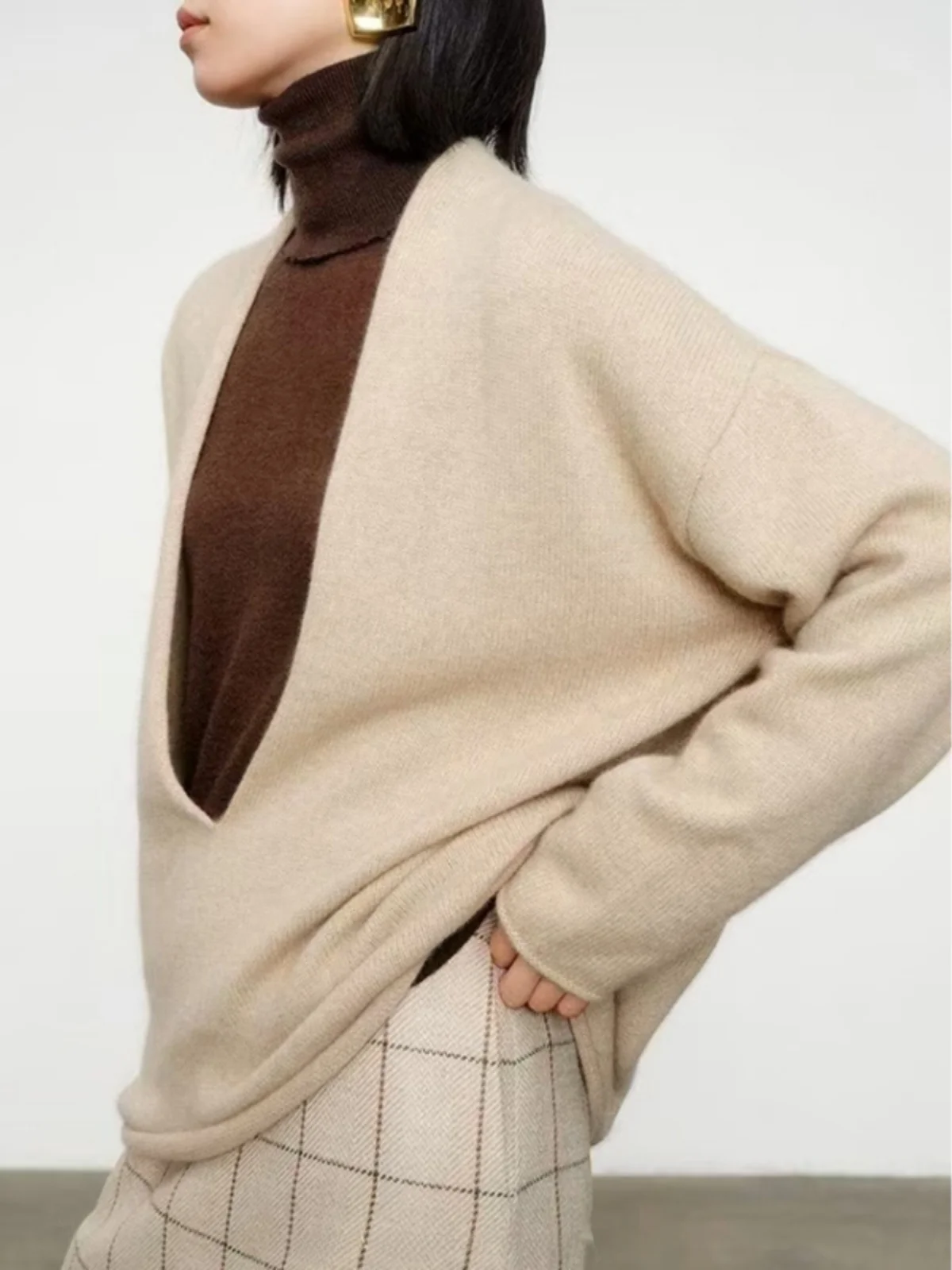 Ozhouzhan однотонный вязаный свитер из ангоры с большим v-образным вырезом и