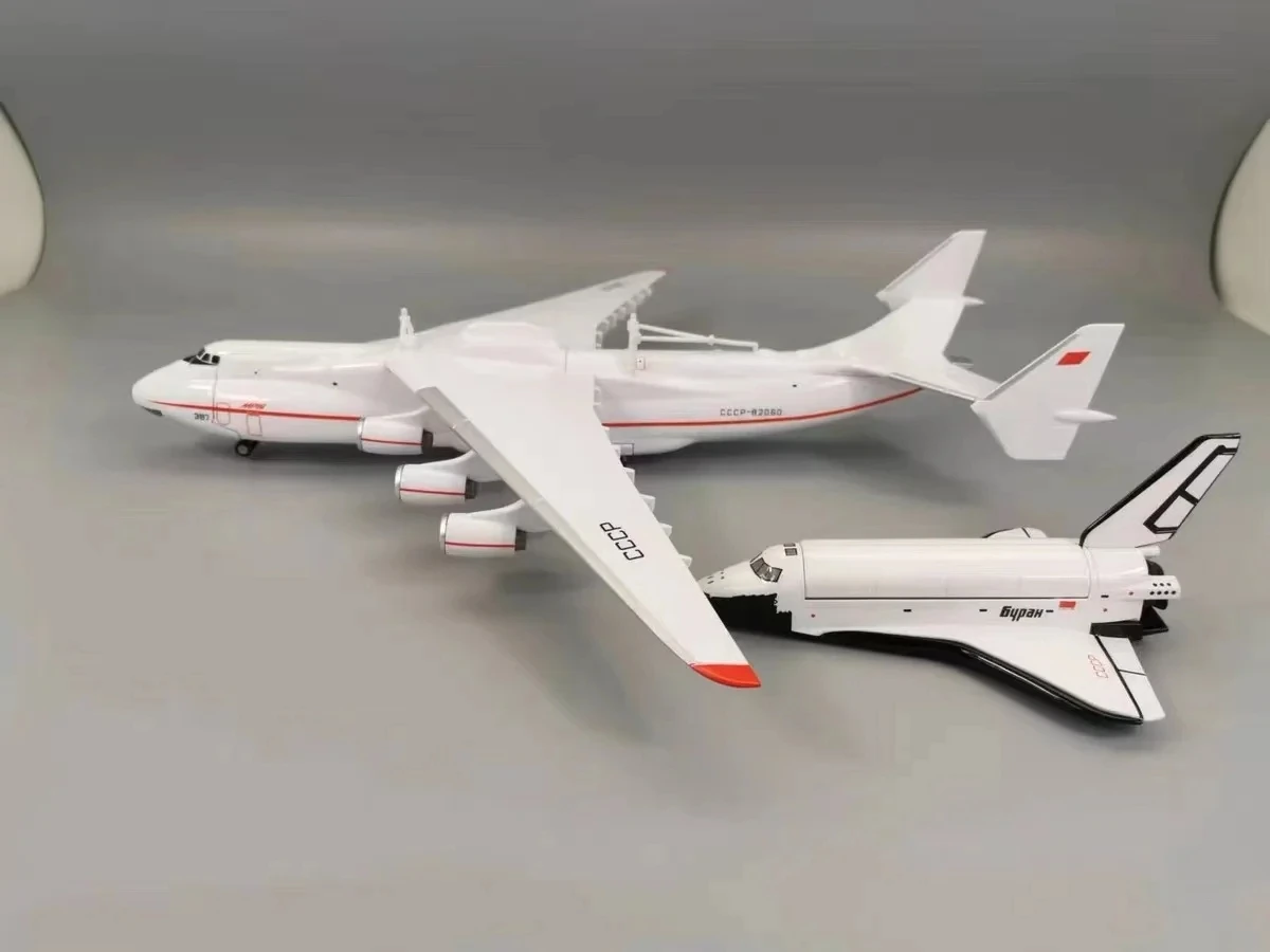 Фото Большой самолет 1:200 для Антонов AN-225 AN225 Mriya Spacehuttle, транспортная модель самолета, полимерная копия модели самолета, игрушка для Colle №4