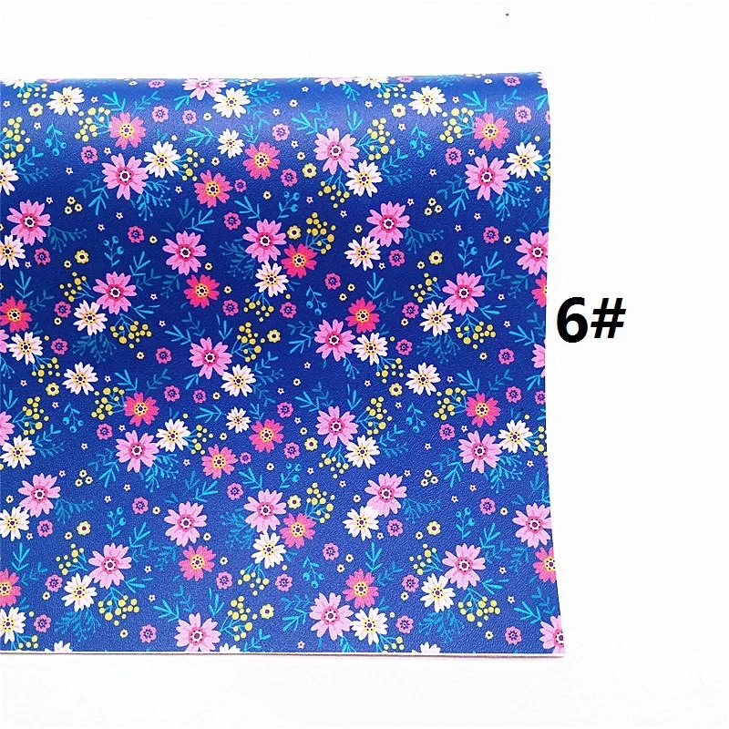 Синие блестящие кожаные листы с цветочным принтом