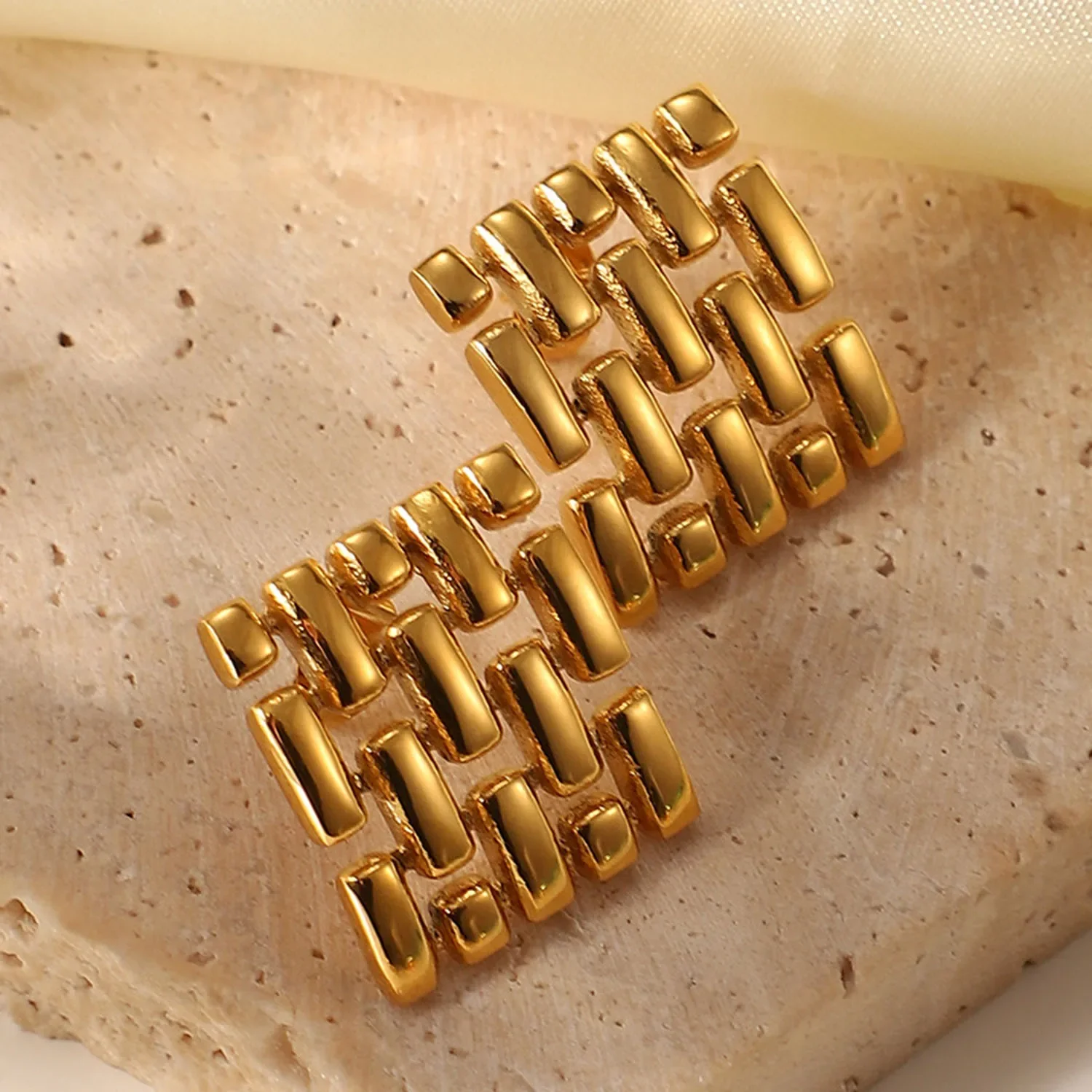 Простые винтажные полые серьги-гвоздики из сплава с геометрическим рисунком для