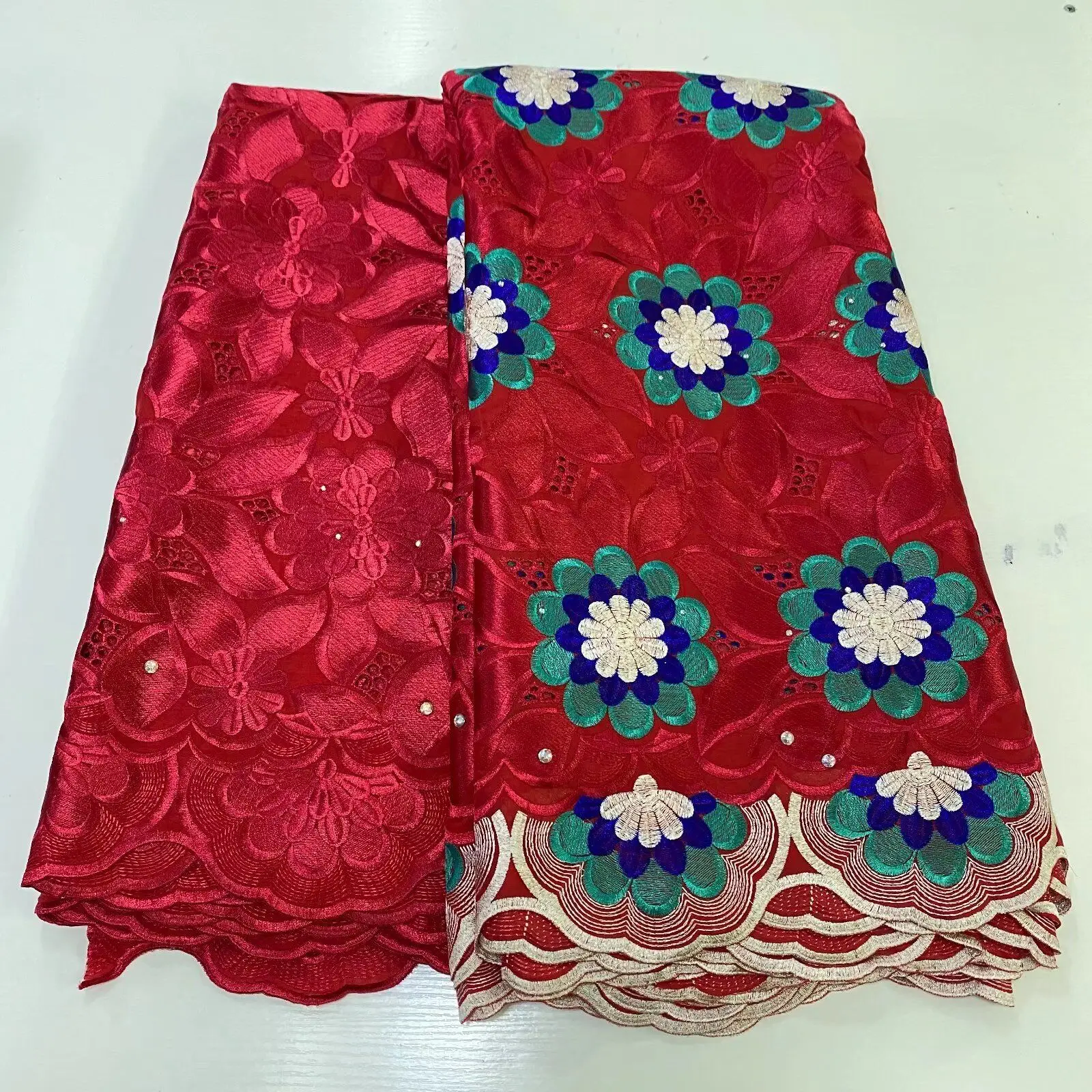 

Нигерийская кружевная ткань 2022 из высококачественного бутика, хлопчатобумажная кружевная ткань с швейцарской кружевной тканью для платья на 5 + 2 ярда