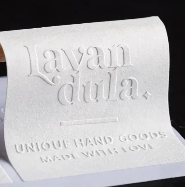 Наклейки с этикетками на заказ - специальная текстурированная бумага тиснением