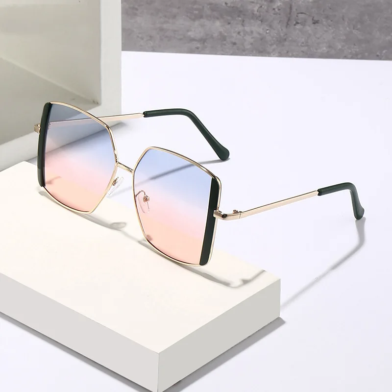 

Fashion Vintage Big Square Frame Ocean Sunglasses For Women Men Classic Retro Male Ladies Car Driving UV Metal Glasses Eyewear