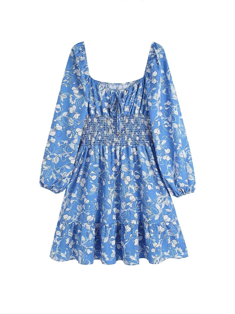 

Женское платье с квадратным вырезом и бантом на талии