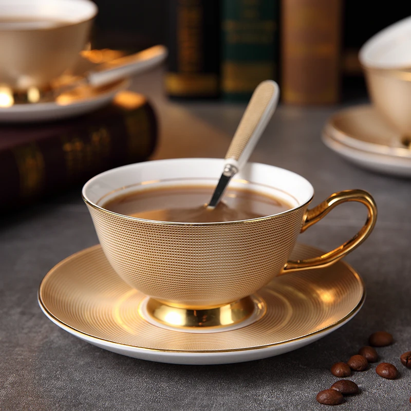 

Кофейная чашка из костяного фарфора, Европейский чайный сервиз для послеобеденного дня, керамическая чашка для черного чая на английском языке, чашка для цветов, чайная чашка, кофейный сервиз, стойка для доставки