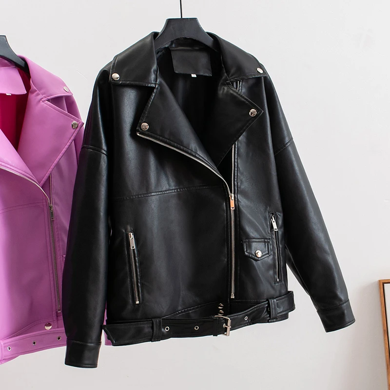 Женская куртка из искусственной кожи с поясом