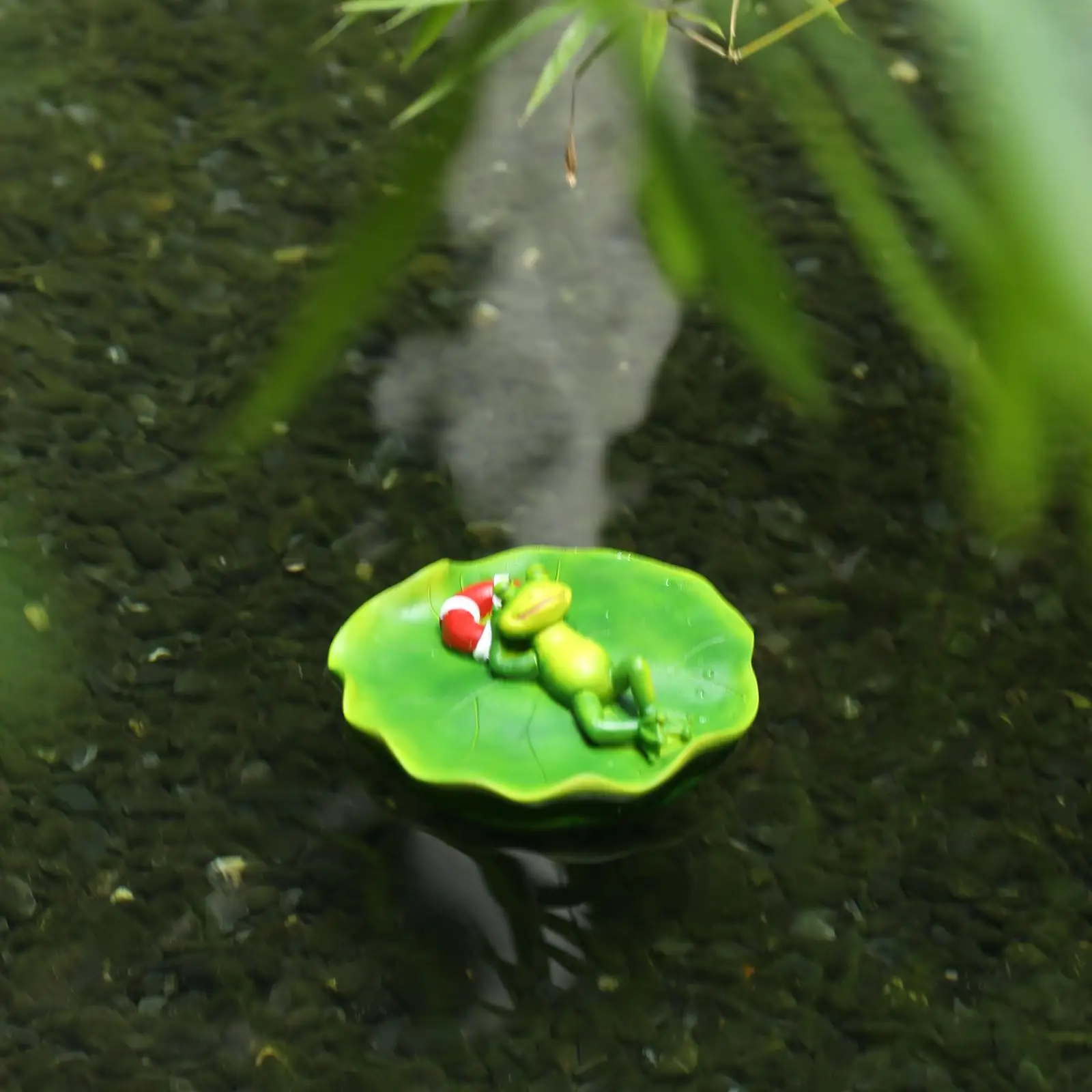 

Floating Frog Ornaments Figurine Fairy Garden Statue Sculpture Figures Prop Pool Accessories for Outdoor Fish Tank Desk Cabinet