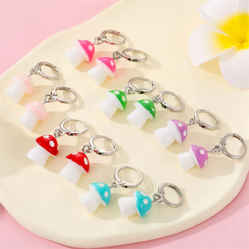 

1 Pair Of Korean Fashion Cute Mushroom Earrings Personality Three-Dimensional Resin Pendant Hoop Earrings Fashion Jewelry