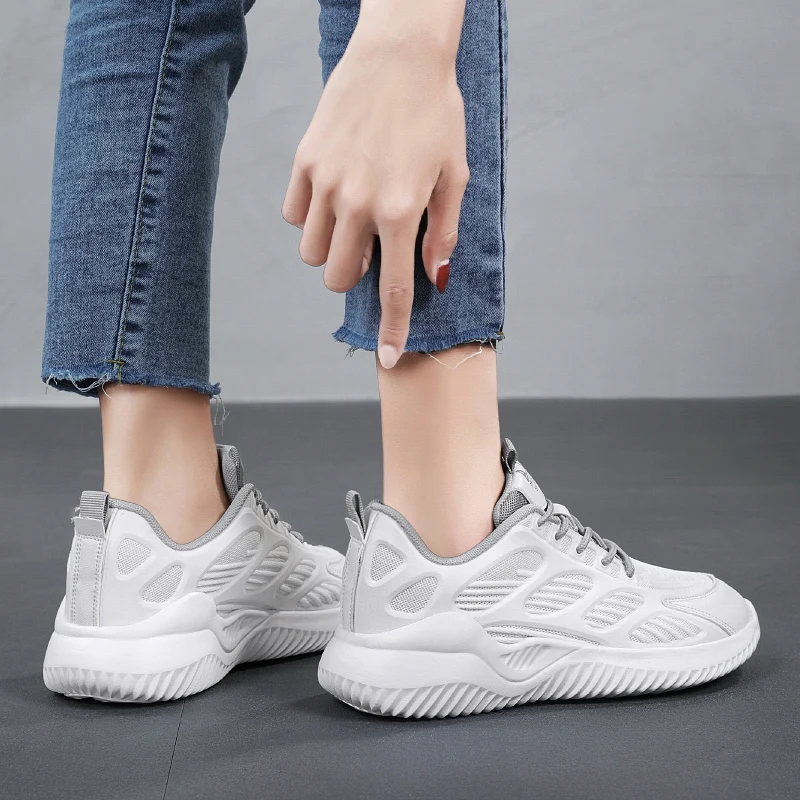 Fujeak Breathable Casual Women's Sneakers Non-slip Outdoor Running Shoes Lightweight Female Shoes Plus Size 42 Casual Footwear